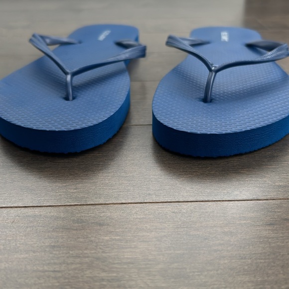 OLD NAVY Flip Flop Thong Sandal, Navy Blue Summer Shoe Pool Footwear, Size 9 - Picture 4 of 6